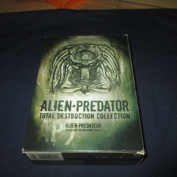 Alien - Predator AVP Total Destruction Collection (DVD, 2008, 8-Disc Set) - Picture 1 of 9